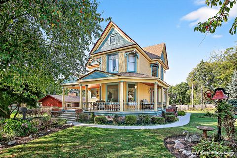 200 W Woodstock Street Crystal Lake IL 60014