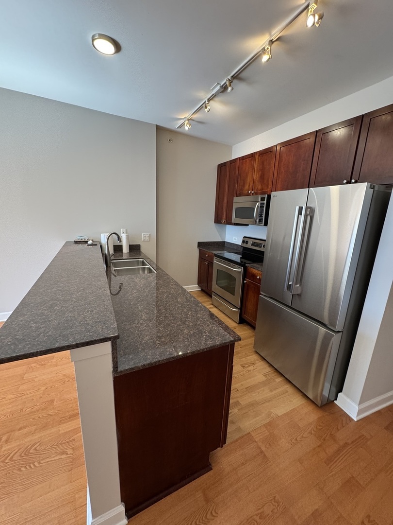 1235 S Prairie Avenue 1306