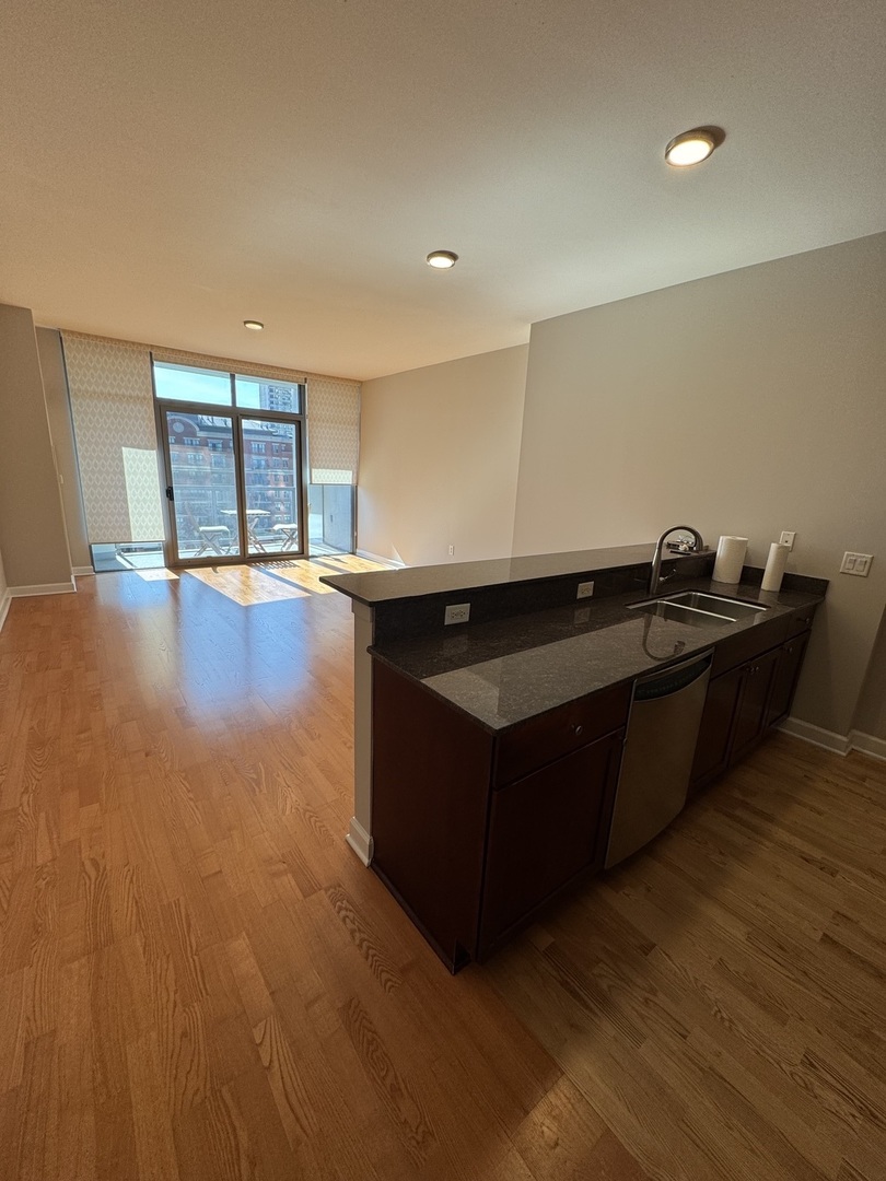 1235 S Prairie Avenue 1306