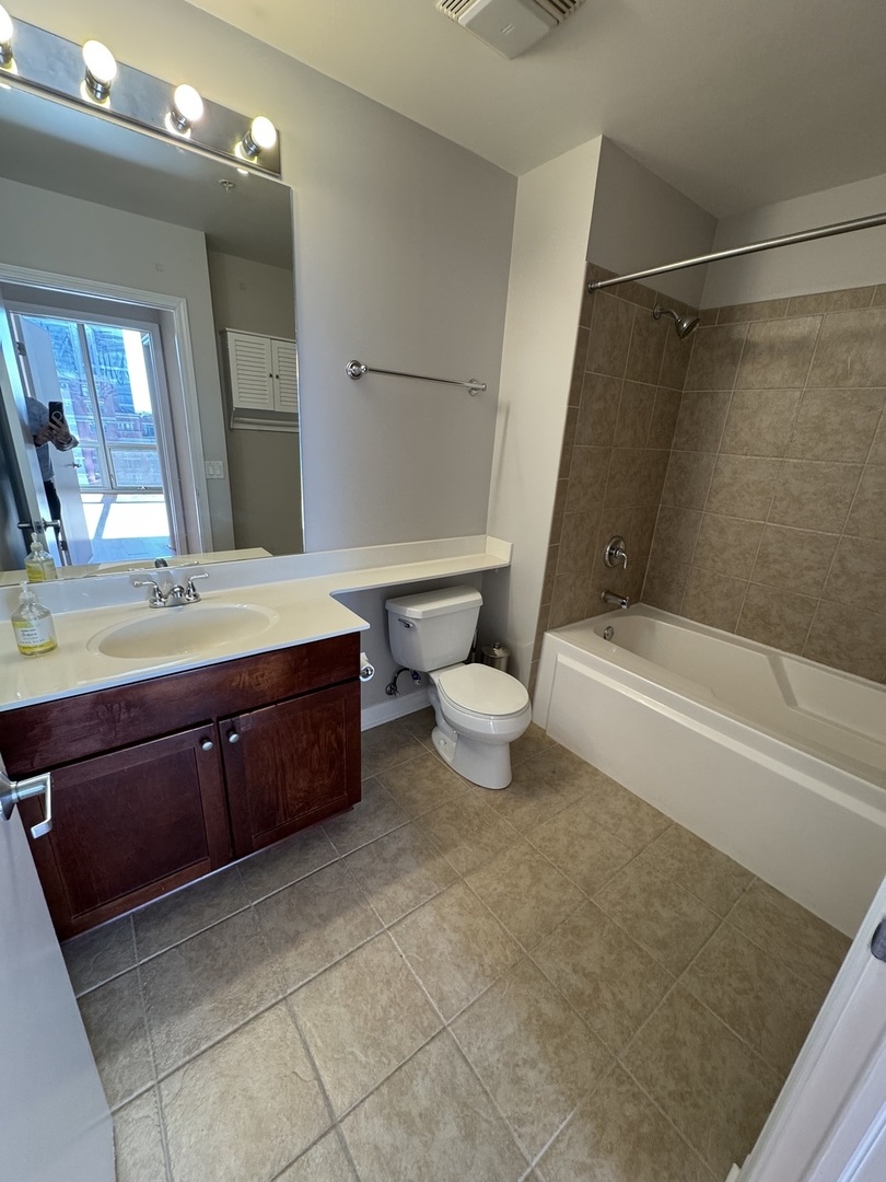 1235 S Prairie Avenue 1306