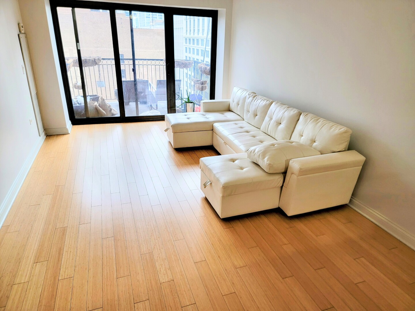 8 W MONROE Street 1508