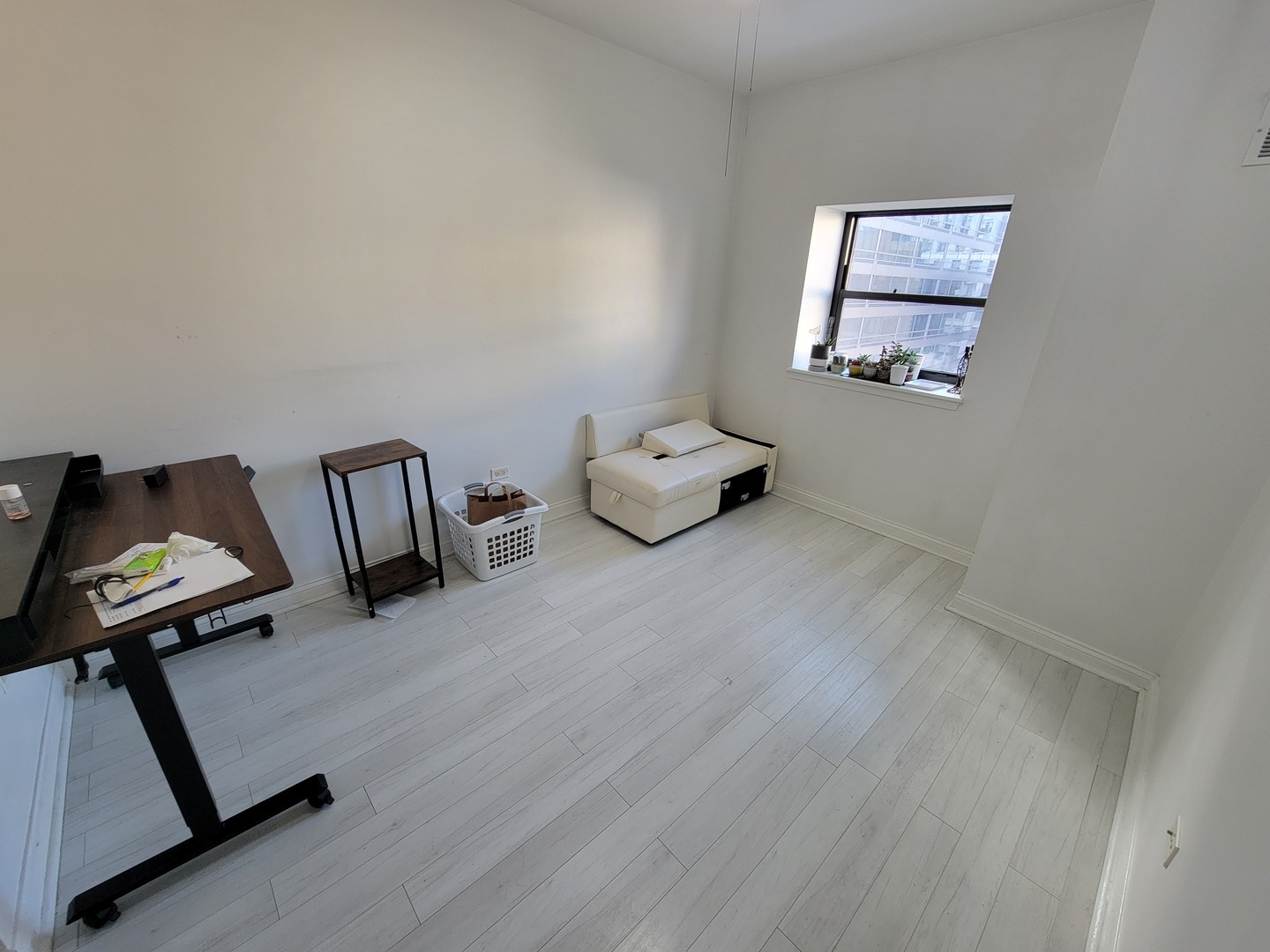 8 W MONROE Street 1508