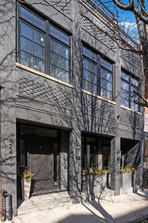 Photo of 1246 W George Street, Chicago, IL 60657 (MLS # 12573520)