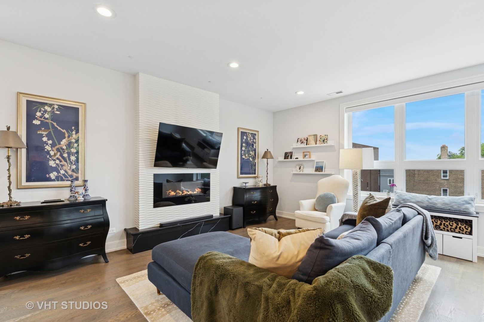 2256 W FOSTER Avenue 3