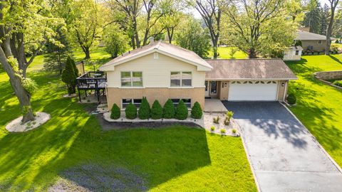 Photo of 10S111 Leonard Drive, Willowbrook, IL 60527 (MLS # 12445664) Photo of 10S111 Leonard Drive, Willowbrook, IL 60527 (MLS # 12445664)