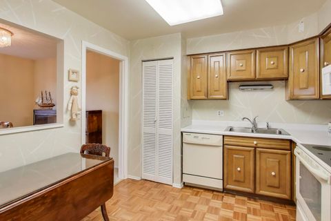 Tiny photo for 828 OAKTON Street #5F, Evanston, IL 60202 (MLS # 12497799)