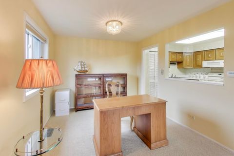 Tiny photo for 828 OAKTON Street #5F, Evanston, IL 60202 (MLS # 12497799)