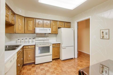 Tiny photo for 828 OAKTON Street #5F, Evanston, IL 60202 (MLS # 12497799)