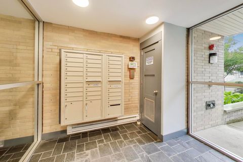 Tiny photo for 828 OAKTON Street #5F, Evanston, IL 60202 (MLS # 12497799)