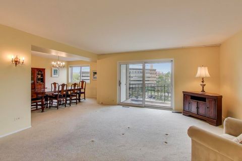 Tiny photo for 828 OAKTON Street #5F, Evanston, IL 60202 (MLS # 12497799)