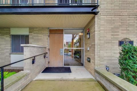 Tiny photo for 828 OAKTON Street #5F, Evanston, IL 60202 (MLS # 12497799)