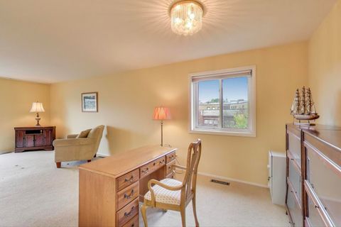 Tiny photo for 828 OAKTON Street #5F, Evanston, IL 60202 (MLS # 12497799)