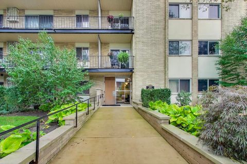 Tiny photo for 828 OAKTON Street #5F, Evanston, IL 60202 (MLS # 12497799)