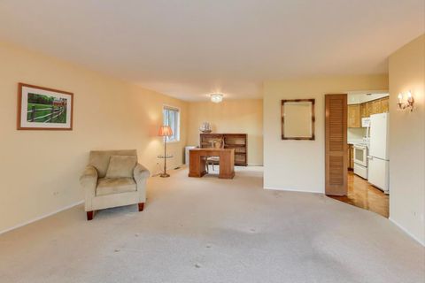 Tiny photo for 828 OAKTON Street #5F, Evanston, IL 60202 (MLS # 12497799)