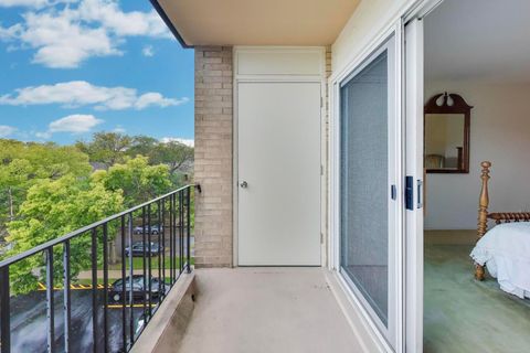 Tiny photo for 828 OAKTON Street #5F, Evanston, IL 60202 (MLS # 12497799)