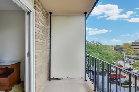 Tiny photo for 828 OAKTON Street #5F, Evanston, IL 60202 (MLS # 12497799)