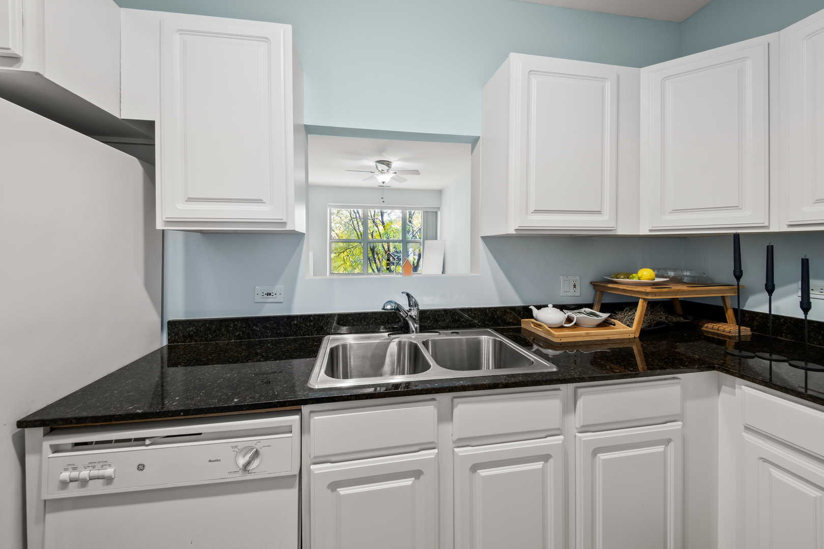 4602 N Kenneth Avenue 3B