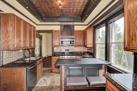 Tiny photo for 662 Glenwood Avenue, Joliet, IL 60435 (MLS # 12419439)