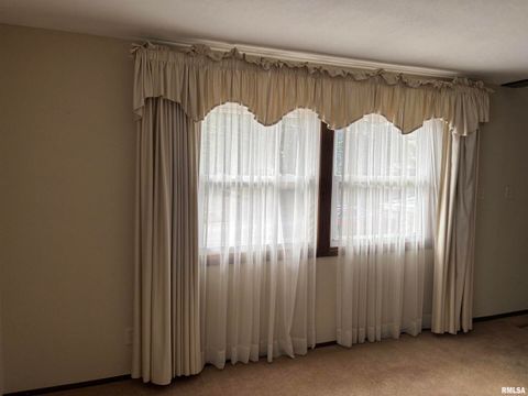 Tiny photo for 418 E DIVISION Street, Kewanee, IL 61443 (MLS # QC4268728)