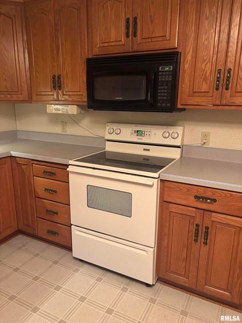 Tiny photo for 418 E DIVISION Street, Kewanee, IL 61443 (MLS # QC4268728)