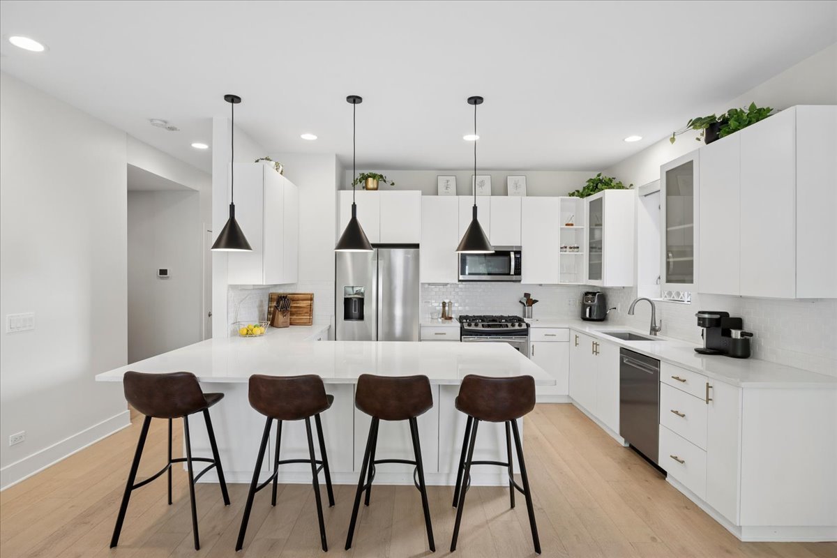1850 W Division Street 2C