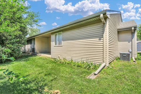 Tiny photo for 1801 Glenwood Oaks Court #A, Urbana, IL 61801 (MLS # 12696589)