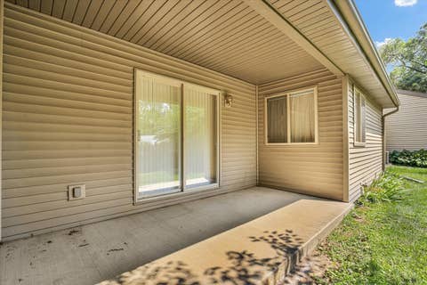 Tiny photo for 1801 Glenwood Oaks Court #A, Urbana, IL 61801 (MLS # 12696589)