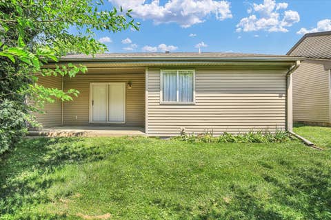Tiny photo for 1801 Glenwood Oaks Court #A, Urbana, IL 61801 (MLS # 12696589)