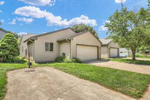 Tiny photo for 1801 Glenwood Oaks Court #A, Urbana, IL 61801 (MLS # 12696589)