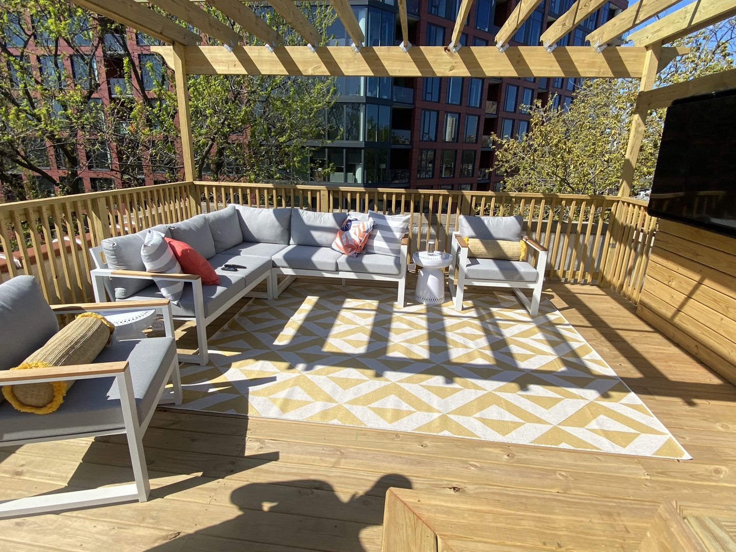 923 W ALTGELD Street 4