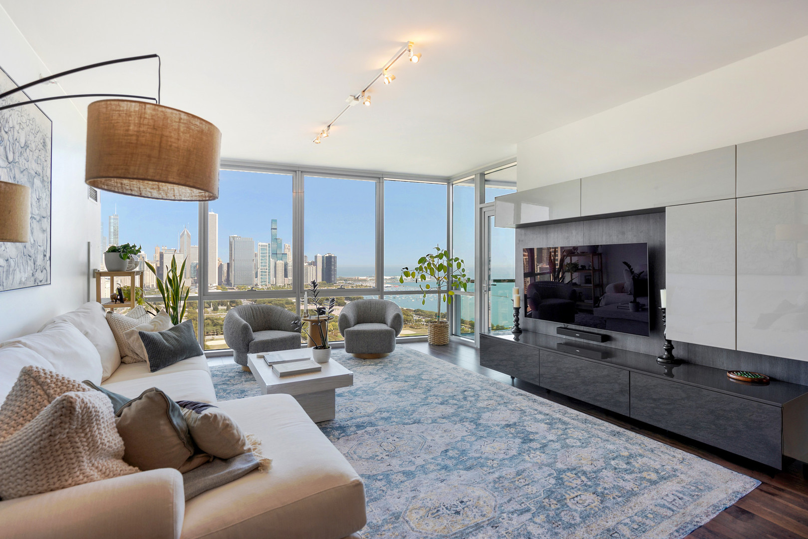 1201 S Prairie Avenue 3602