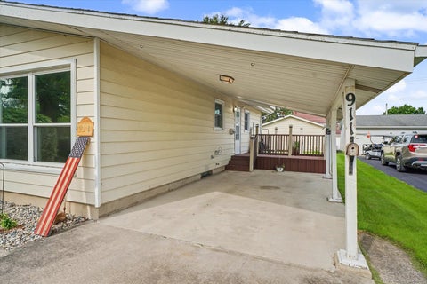 Tiny photo for 911 N Melvin Street, Gibson City, IL 60936 (MLS # 12731554)