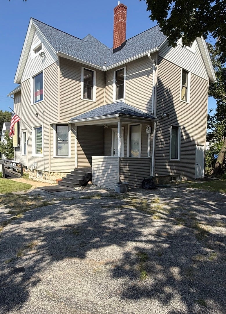 727 N. Lake St N Lake Street N