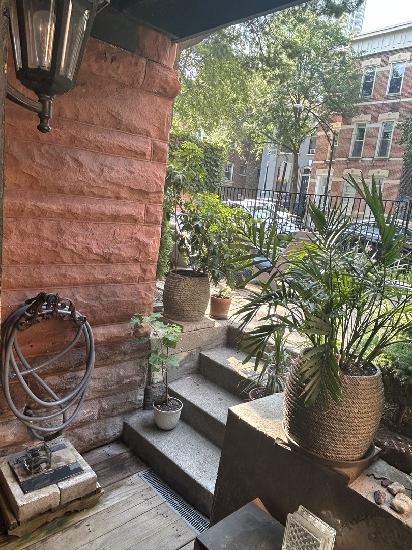 350 W Dickens Avenue Garden