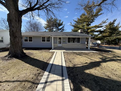 Photo of 301 Oakdale Avenue, Normal, IL 61761 (MLS # 12594371)