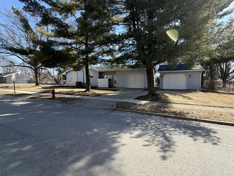 Tiny photo for 301 Oakdale Avenue, Normal, IL 61761 (MLS # 12594371)