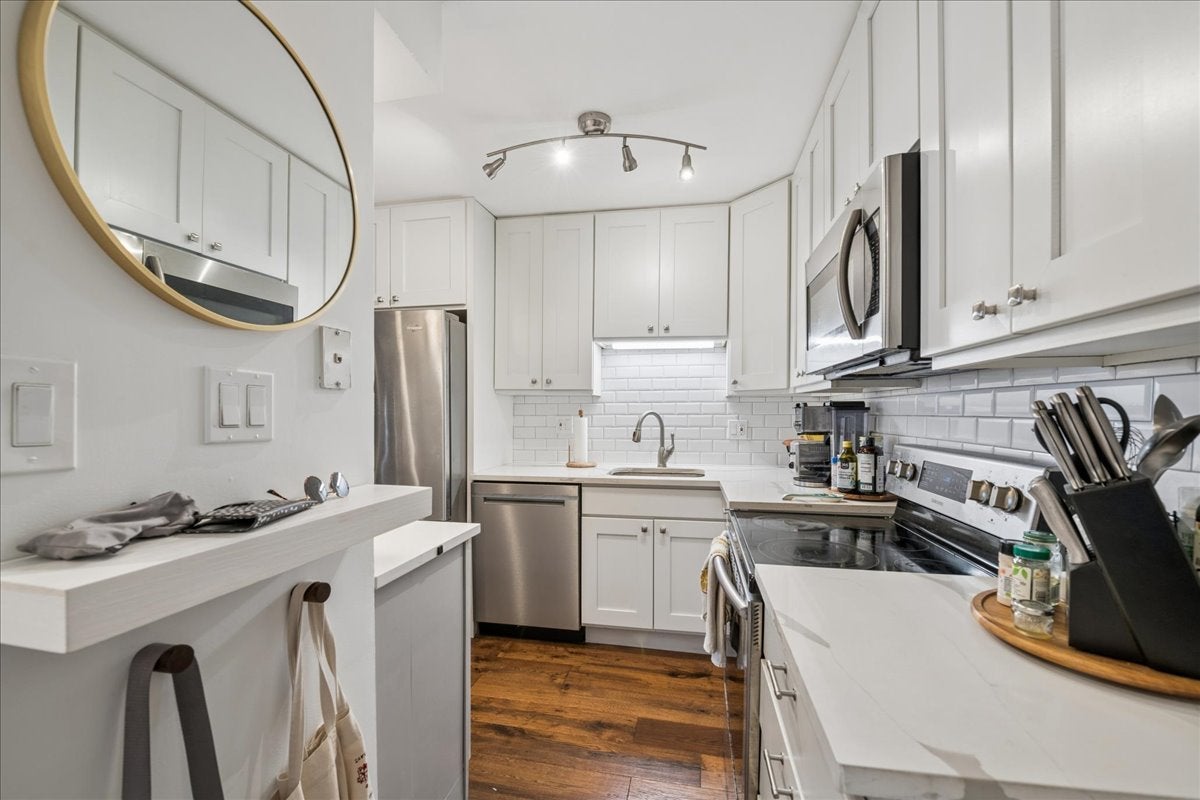 450 W Briar Place 11K