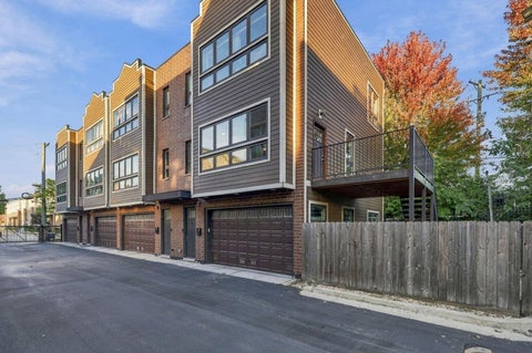 Photo of 2957 W Cornelia Avenue #4, Chicago, IL 60618 (MLS # 12791104)