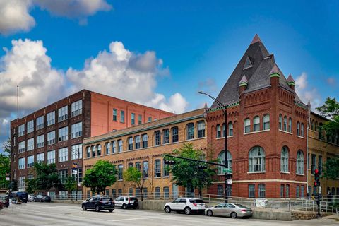 1733 W IRVING PARK Road 503 Chicago IL 60613