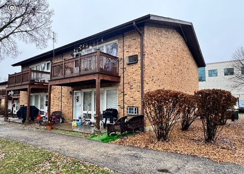 Tiny photo for 2208 ARBOR Circle #1, Downers Grove, IL 60515 (MLS # 12537462)