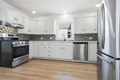 Tiny photo for 1006 S East Street, Bloomington, IL 61701 (MLS # 12515442)