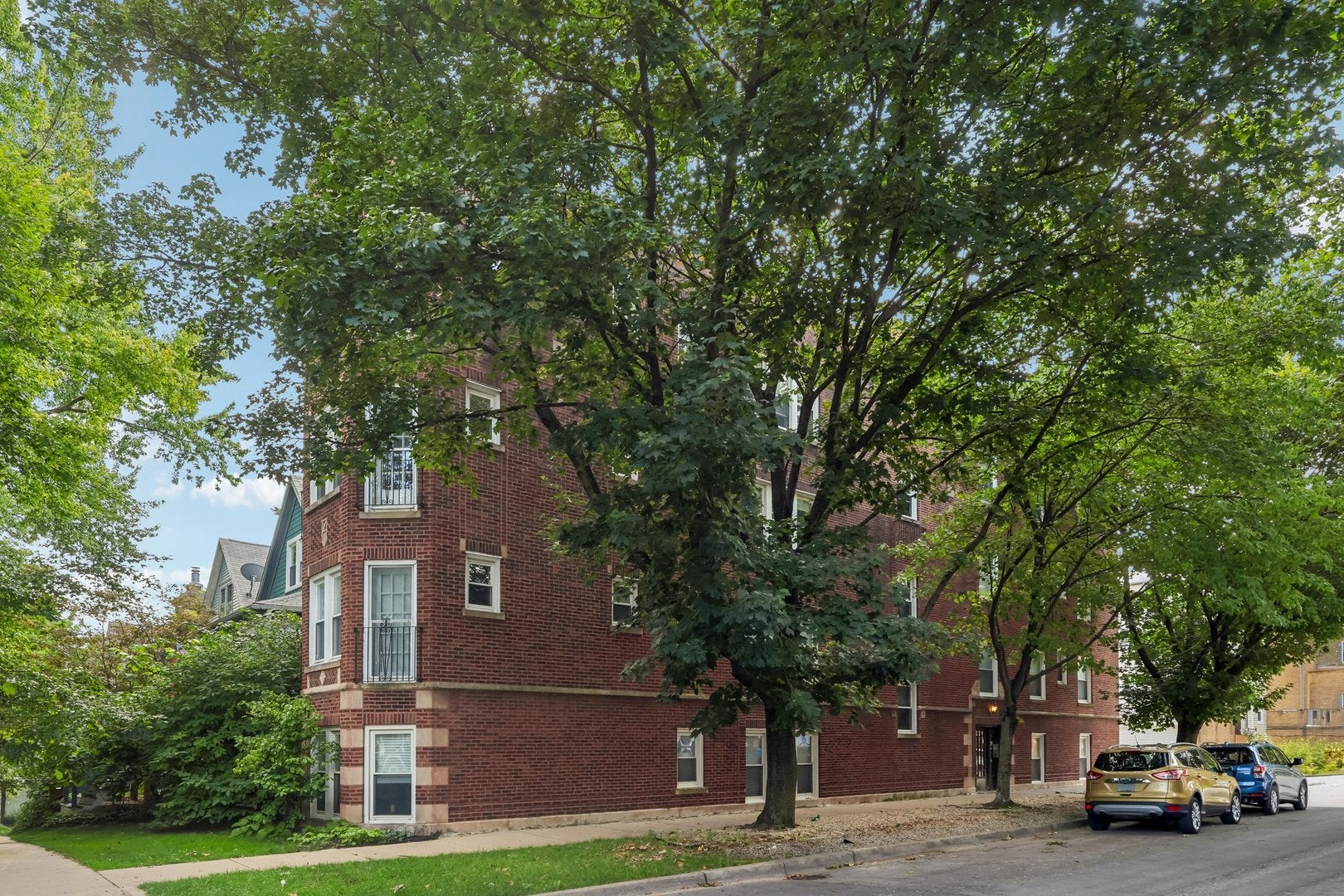 2305 W Winona Street 3W