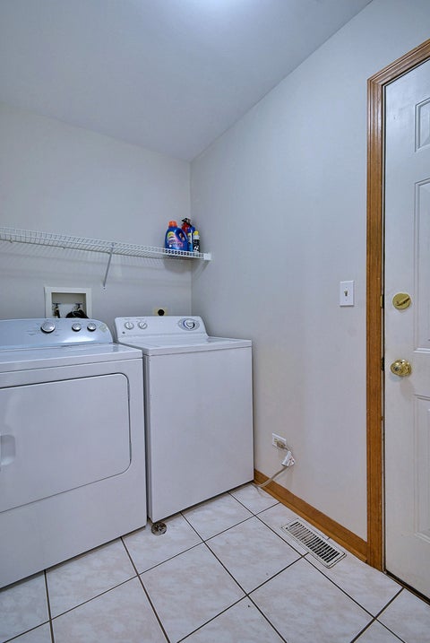 Tiny photo for 148 Schiller Square, Itasca, IL 60143 (MLS # 12692355)