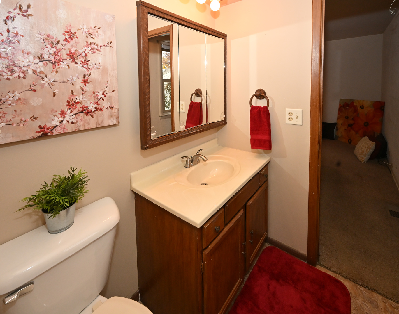 Elk Grove Village, Illinois 60007, United States, 3 Bedrooms Bedrooms, ,2 BathroomsBathrooms,Residential,Contingent,247694