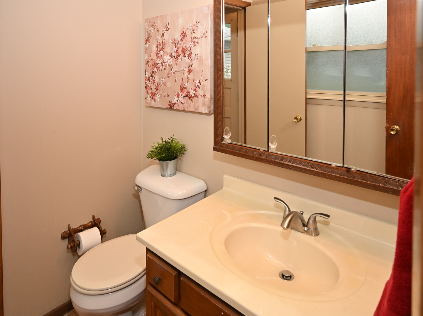 Elk Grove Village, Illinois 60007, United States, 3 Bedrooms Bedrooms, ,2 BathroomsBathrooms,Residential,Contingent,247694