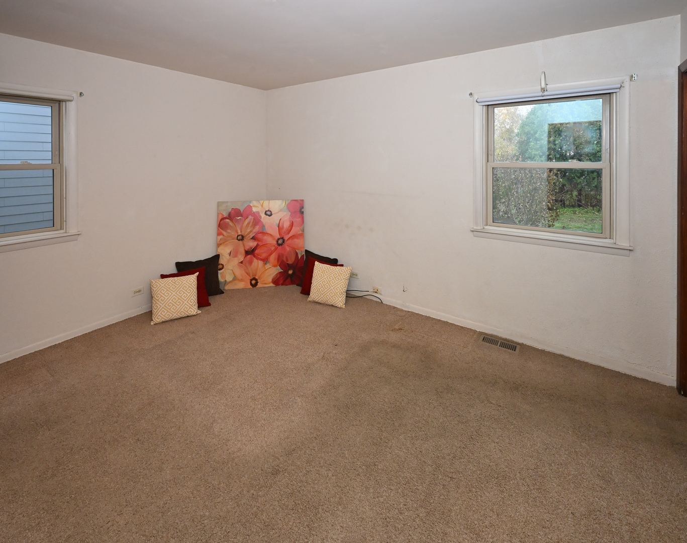 Elk Grove Village, Illinois 60007, United States, 3 Bedrooms Bedrooms, ,2 BathroomsBathrooms,Residential,Contingent,247694