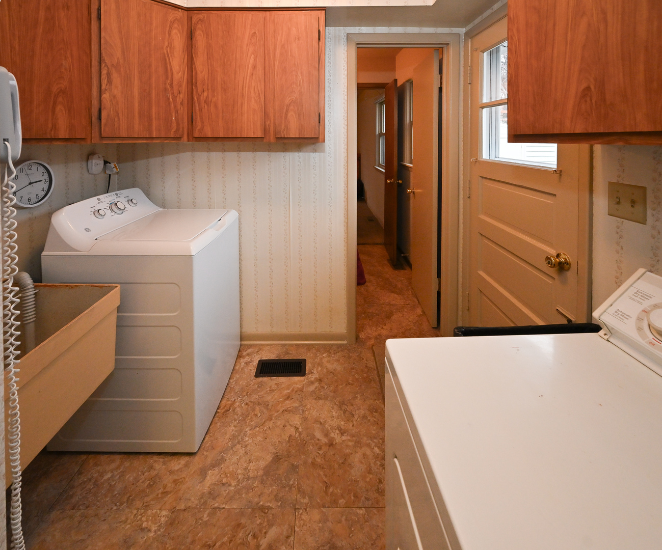 Elk Grove Village, Illinois 60007, United States, 3 Bedrooms Bedrooms, ,2 BathroomsBathrooms,Residential,Contingent,247694