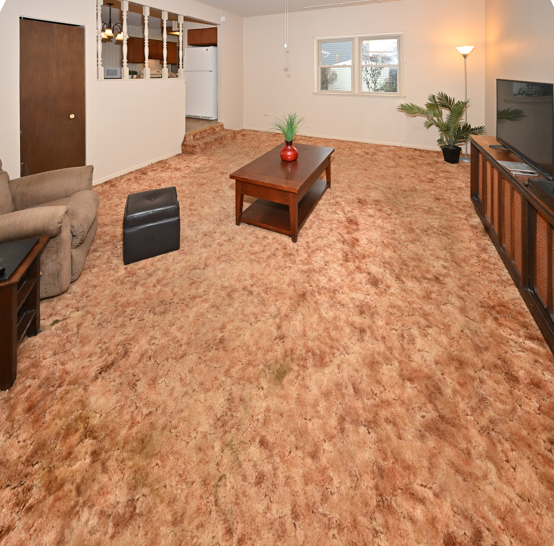 Elk Grove Village, Illinois 60007, United States, 3 Bedrooms Bedrooms, ,2 BathroomsBathrooms,Residential,Contingent,247694