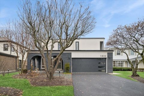 1832 Eastwood Avenue Highland Park IL 60035