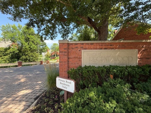 Tiny photo for 22 Regent Wood Road, Northfield, IL 60093 (MLS # 12639571)